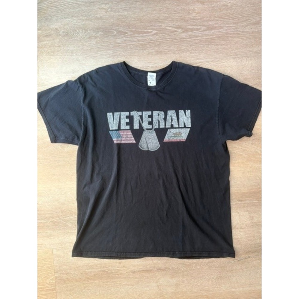 Fruit of the Loom Mens Veteran Graphic T-Shirt Black XL California USA Flags‎